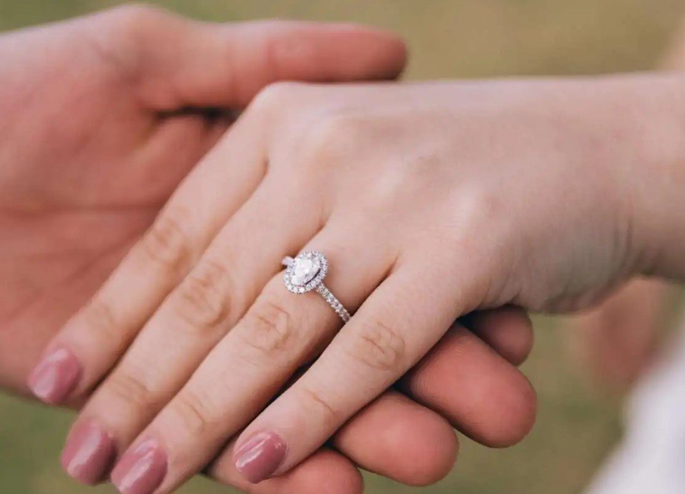 What’s The Best Way To Sell An Engagement Ring Without Having To Pawn It